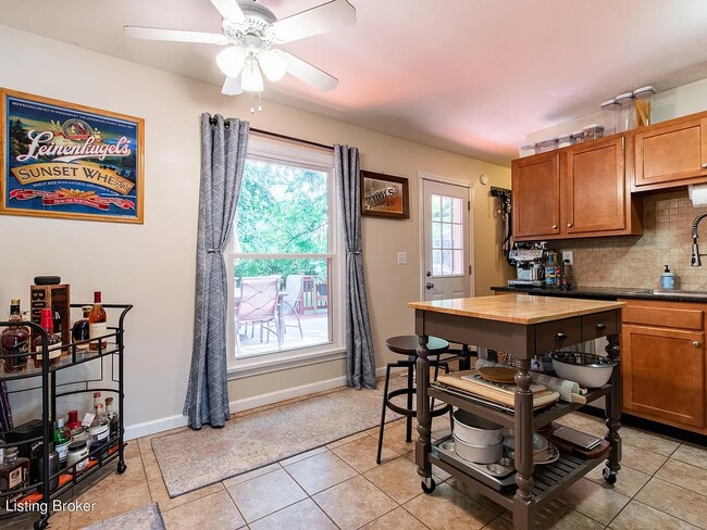 Building Photo - 3600 Willow Ct