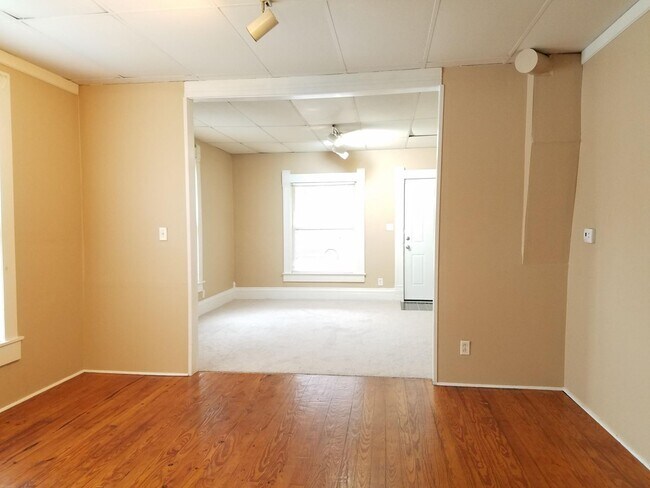 Foto del edificio - Nice 2 bedroom 1 bath house comes with nic...