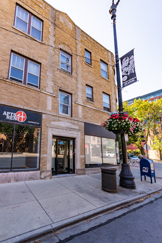 Foto principal - 2478 N Lincoln Ave