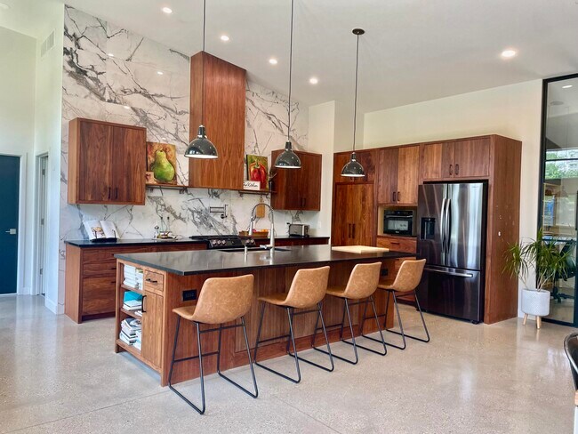 Foto del edificio - N6W30489 Maple Ave
