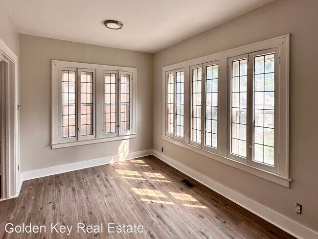 Building Photo - 3 br, 1.5 bath House - 5032 Haverhill