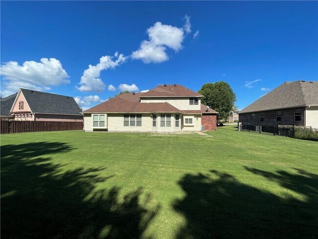 Foto del edificio - 3805 NW Creekstone Blvd