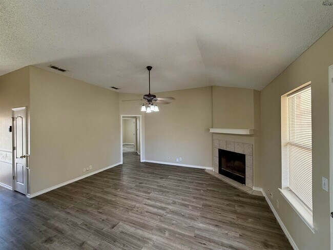 Foto del edificio - 408 Horseshoe Ln