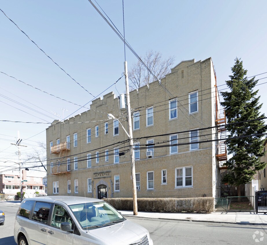 Primary Photo - 1009 E 225th