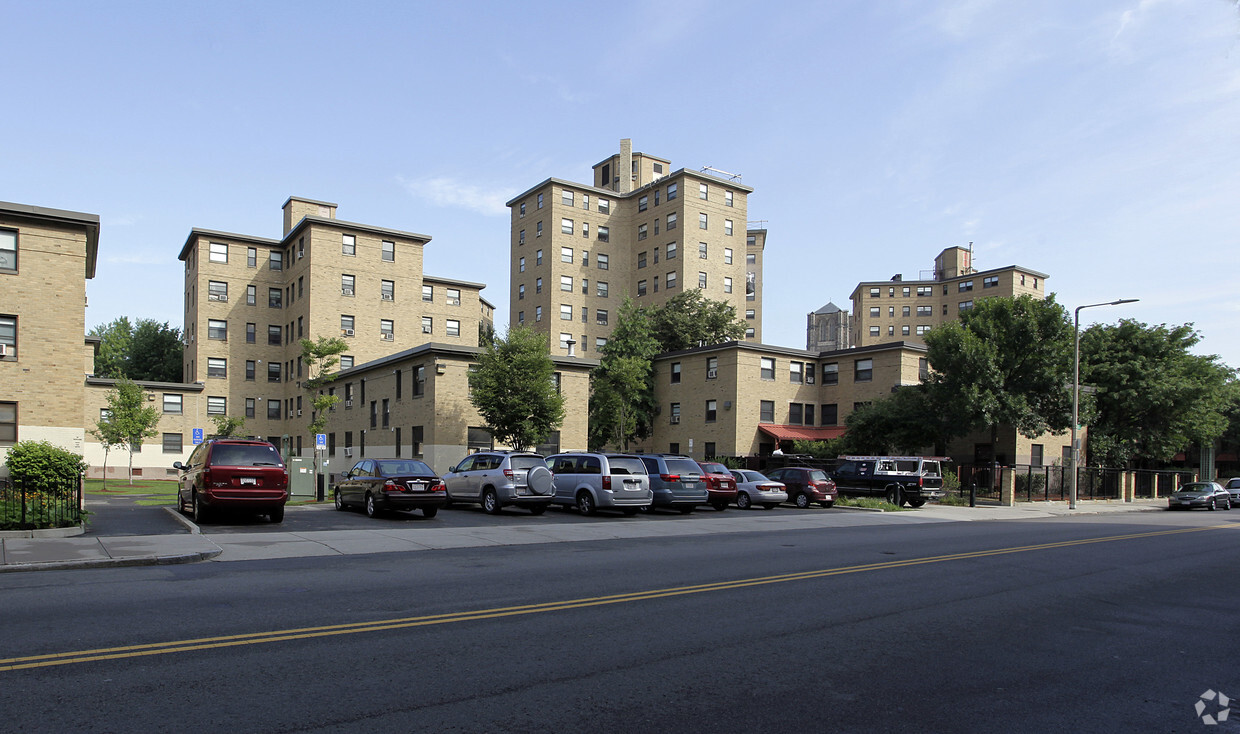 Primary Photo - Cathedral Apartments