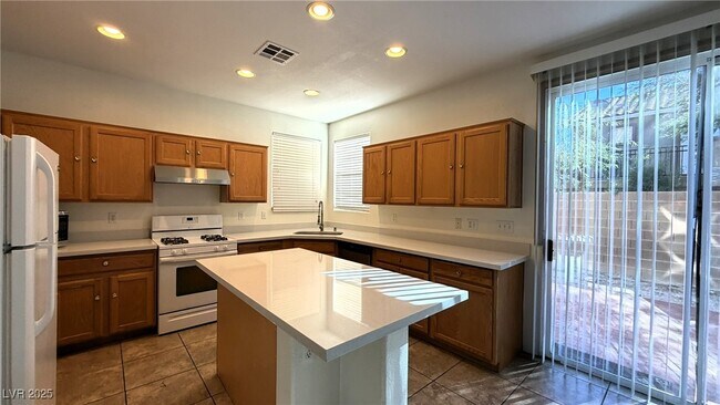 Foto del edificio - 9243 Sterling Hill Ave