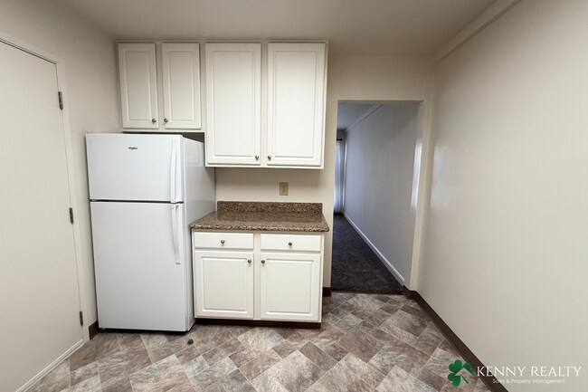 Foto del edificio - Bright and Updated 1 Bedroom Home with Pri...