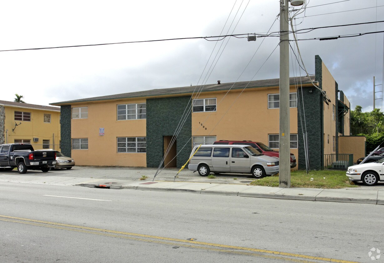 Foto del edificio - 1500 W 29th St