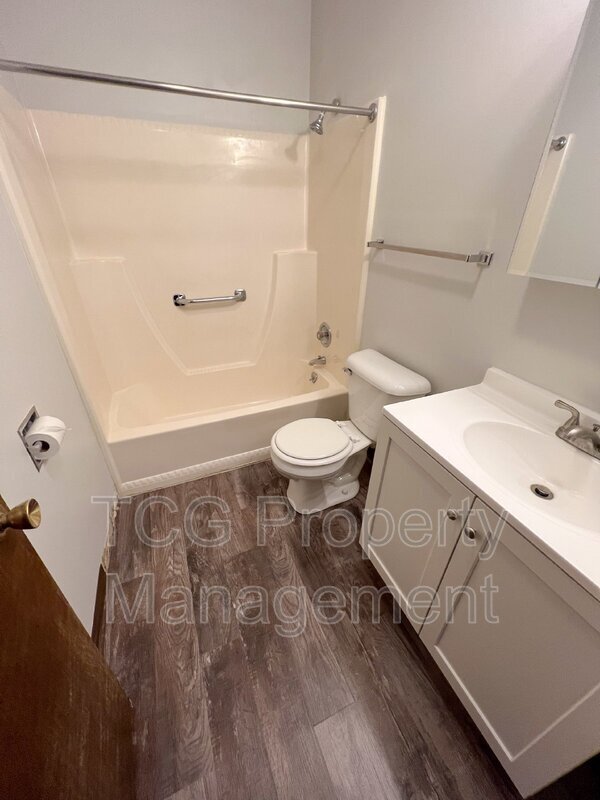 Building Photo - 445 Elm Pl