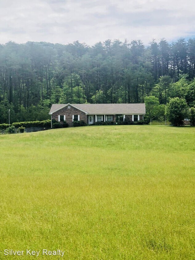 3 Br 2 Bath House 1011 Mecca Pike House For Rent In Tellico Plains Tn Apartments Com