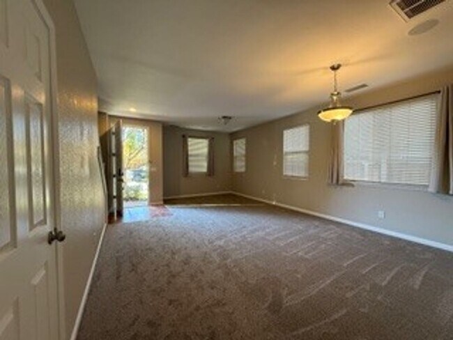 Building Photo - Three Bedroom Damonte Ranch Home