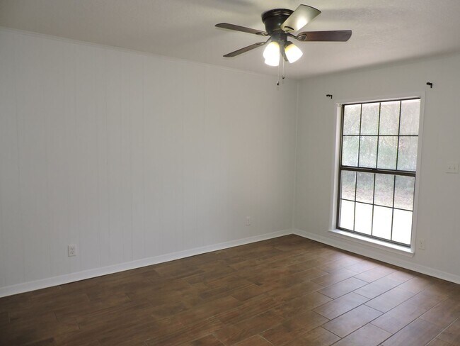 Building Photo - Convenient to Whiting Field!