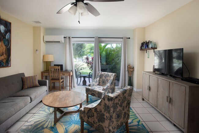 Foto del edificio - 3 Bedroom 2 Bathroom unfurnished  "C" Buil...