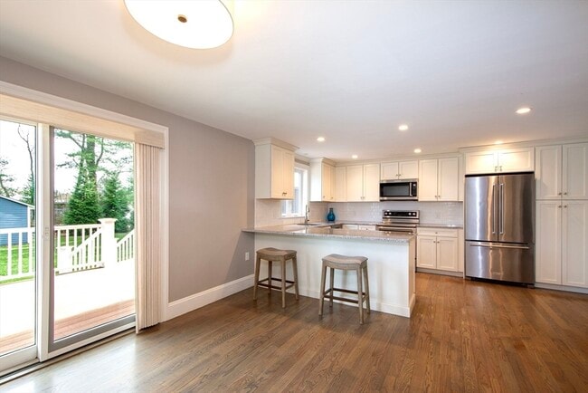 Building Photo - 474 King St