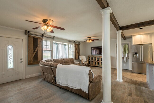 Foto del edificio - Knoxville 37918 - 2 Bedroom, 1 Bath, Ranch in Fountain City - Call or text Ryan Fogarty (865) 333...