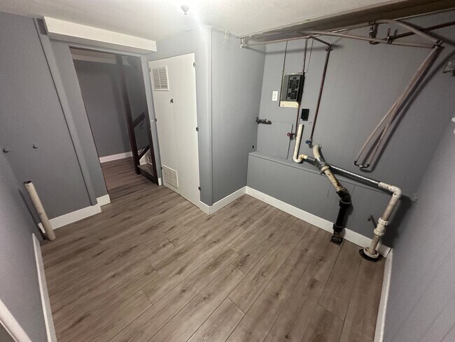 Foto del edificio - $1495 - 3 bedroom/ 1.5 bathroom - Beautifu...