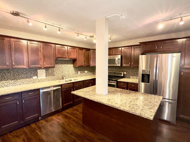 Building Photo - 2211 S Highland Ave
