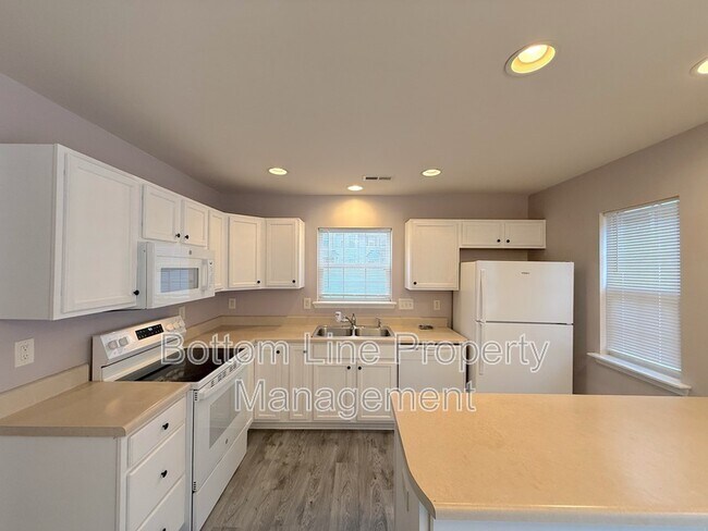 Building Photo - 224 Primrose Walk