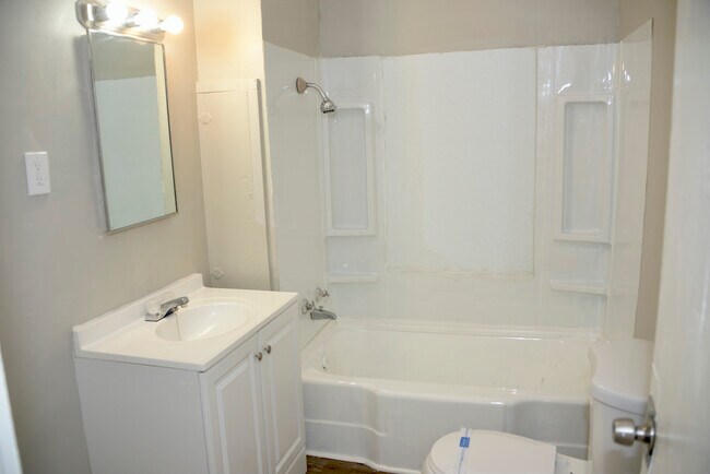 Foto del edificio - 218 E Seventh St