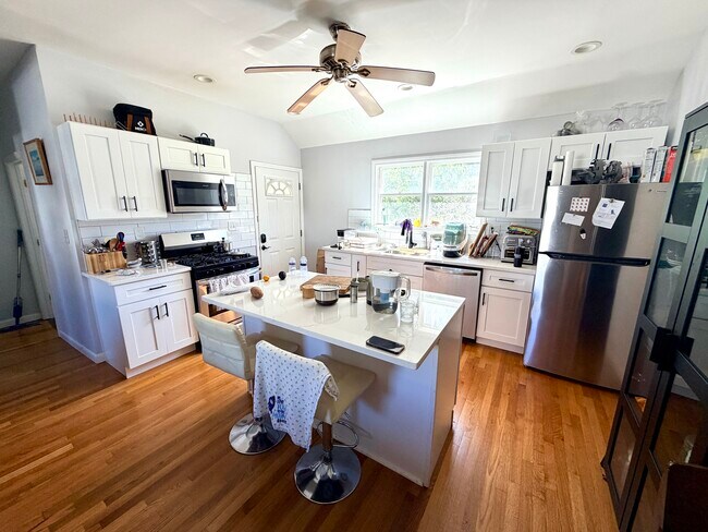 Photo - 145 Surrey St Apartment