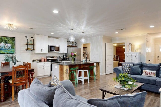 Foto del edificio - 3004 Red Robin Loop