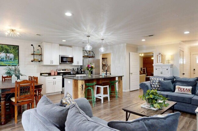 Building Photo - 3004 Red Robin Loop