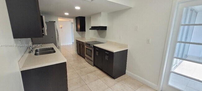 Building Photo - 18011 Biscayne Blvd