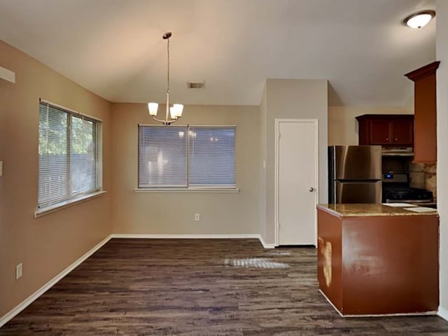 Building Photo - 4927 Vancouver Blvd