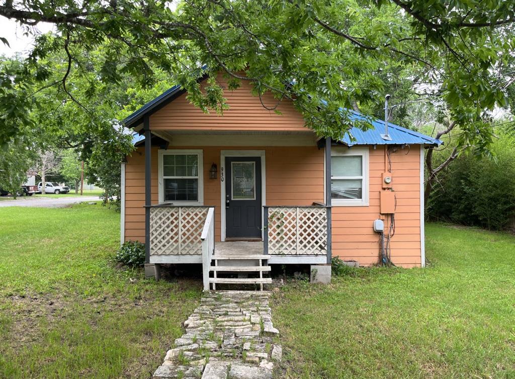 Foto principal - 930 Red River St