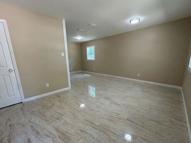 Foto del edificio - 1255 Amelia Ave