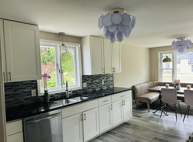 Building Photo - 966 Delaware Rd