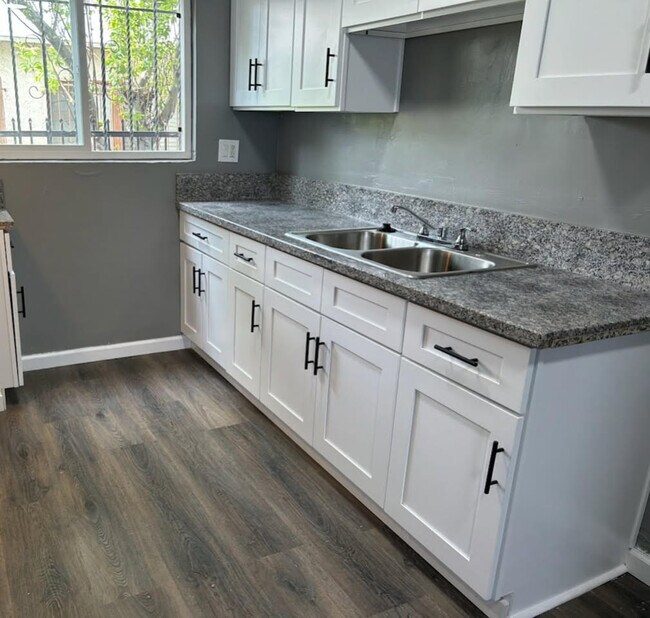 Foto del edificio - 9300 S Western Ave