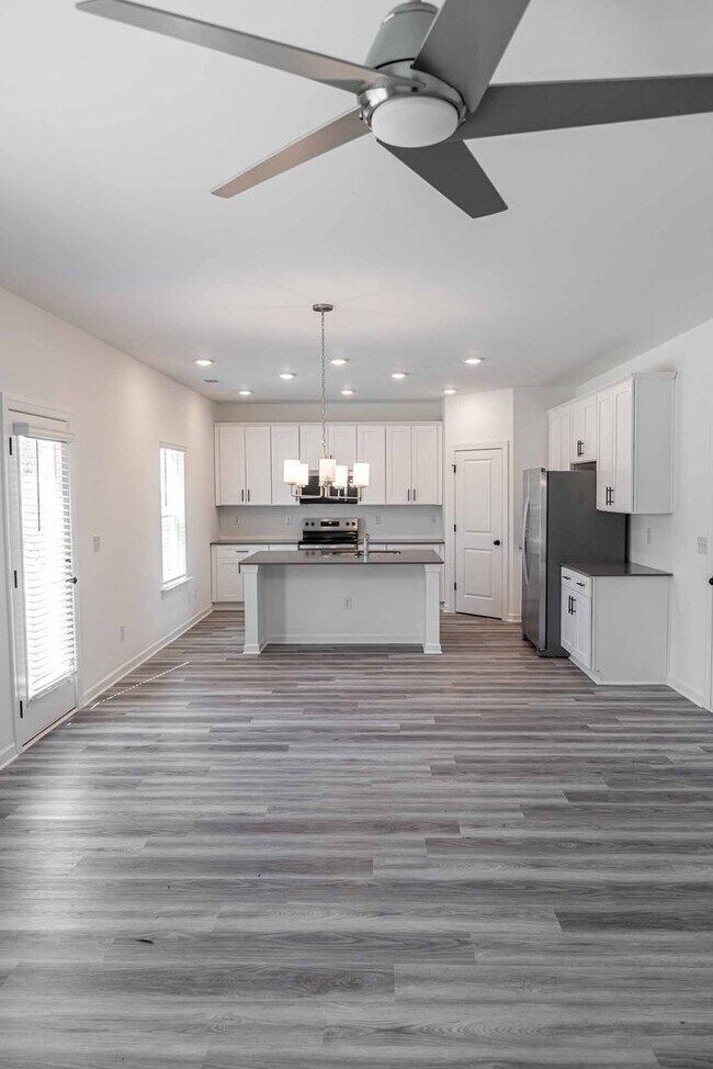 Foto del edificio - BRAND NEW SINGLE FAMILY HOME IN LOGANVILLE