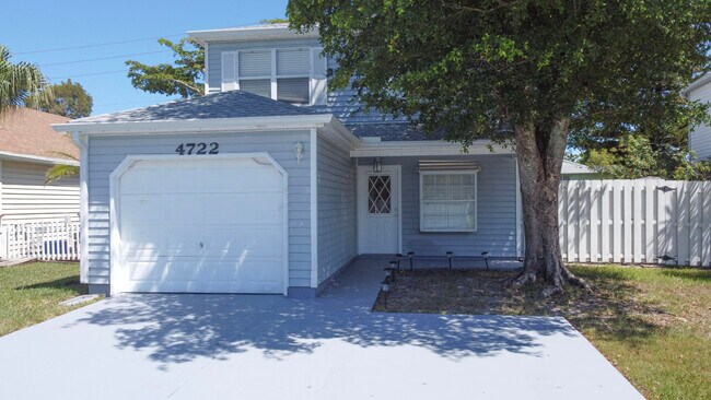 Foto del edificio - 4722 Lakeside Cir