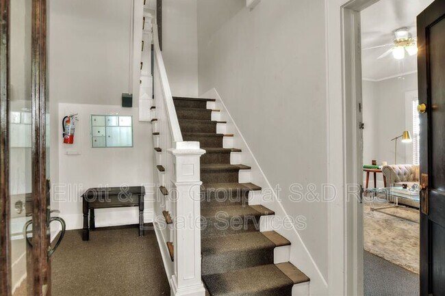 Building Photo - 211 E Park St