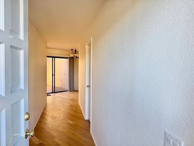 Foto del edificio - FOR LEASE - Available now!