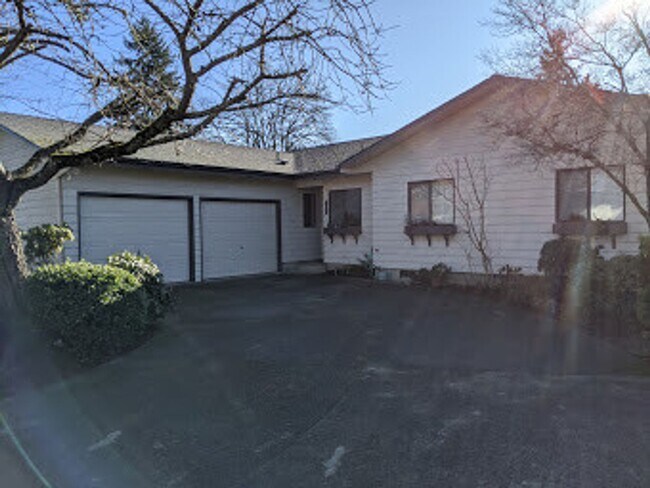 Foto del edificio - Updated 3-Bedroom, 2.5-Bath Home ~ Solid Surface Flooring and Spacious Kitchen!