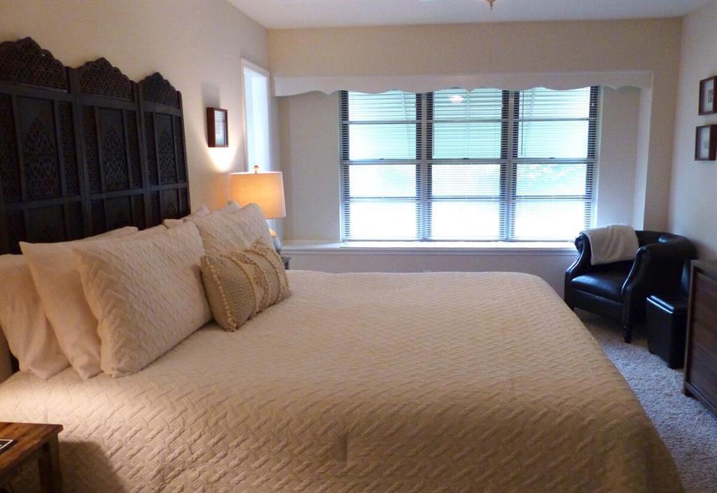 Foto del edificio - 2623 Pine Village Dr