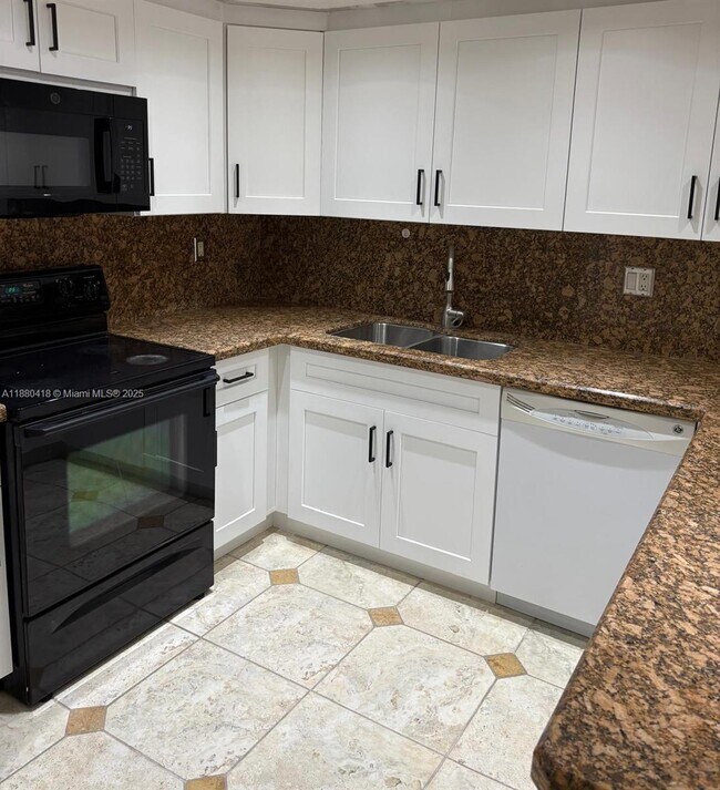 Foto del edificio - 8888 SW 131st Ct