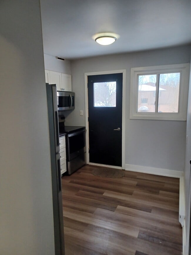 Building Photo - 32 Washburn St