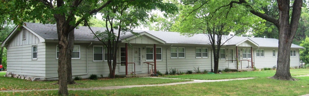 Primary Photo - 408 S Willow St