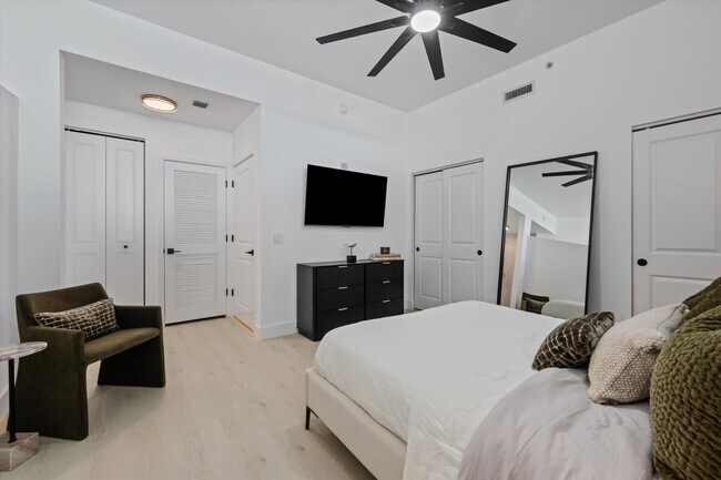 Foto del edificio - 300 S Australian Ave