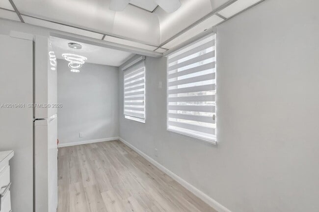 Building Photo - 481 Burgundy P