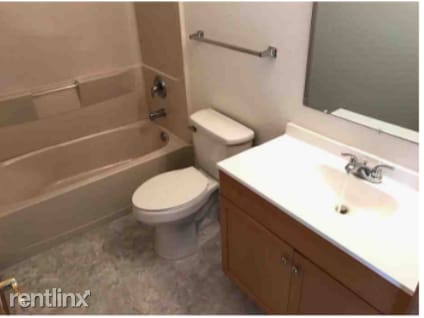 Building Photo - 3 br, 2.5 bath Townhome - 550 Topeka Dr
