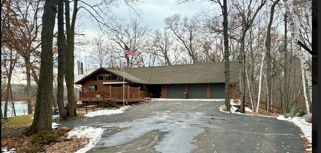 Foto del edificio - 2141 Poplar Ln