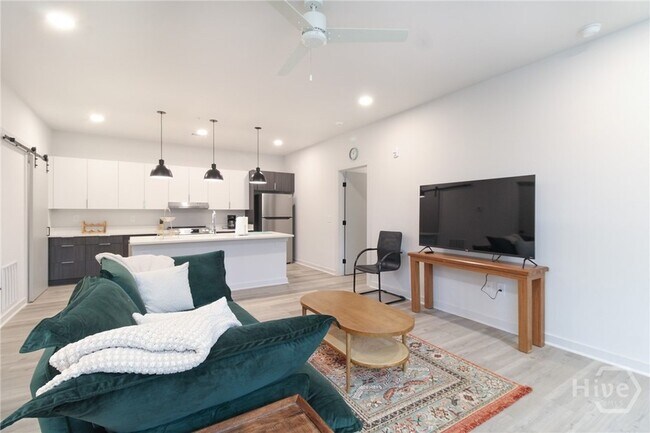 Building Photo - 240 Martha Dr