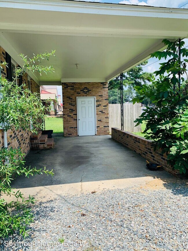 Foto del edificio - 3 br, 1 bath House - 304 Henderson Street