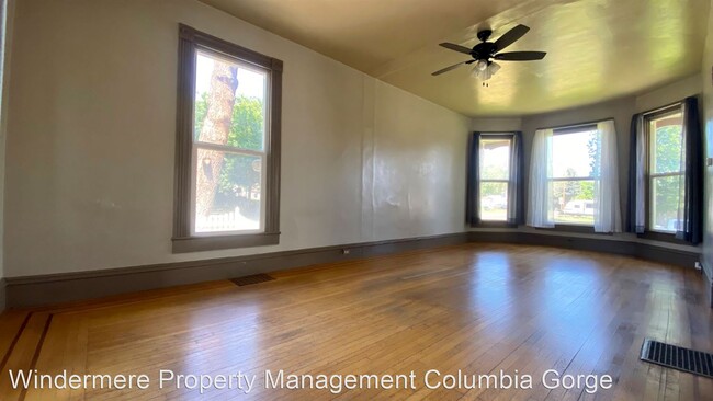 Building Photo - 3 br, 1.5 bath House - 373 NE Williams St