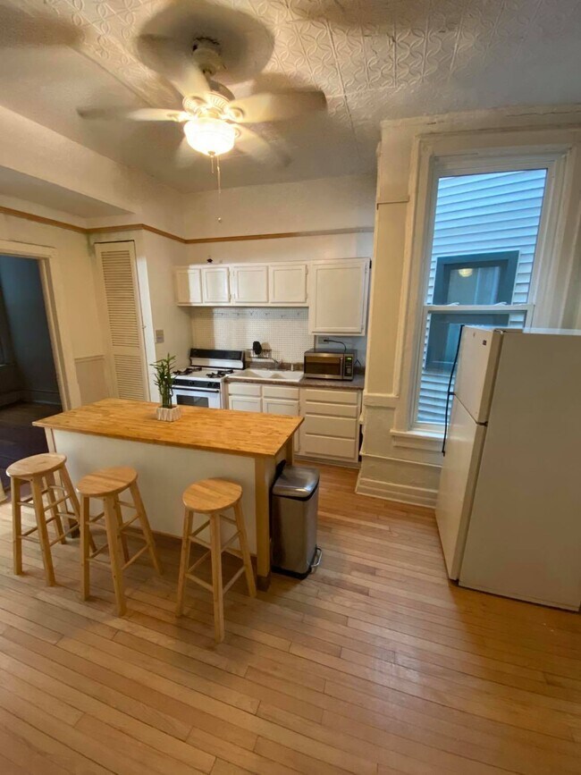 Kitchen - 1755 W Division St