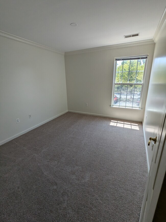 Building Photo - 2501 Coleridge Dr